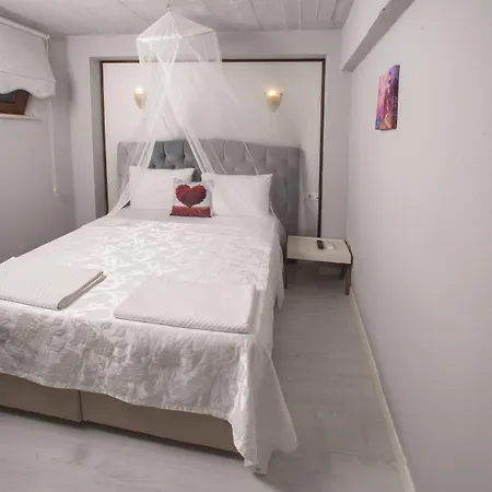 Iola 4* Bozcaada
