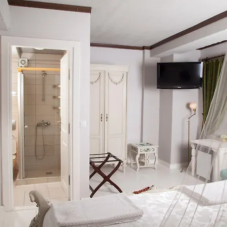 Iola Hotel 4*
