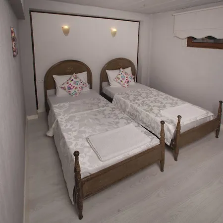 Ξενοδοχείο Iola 4*