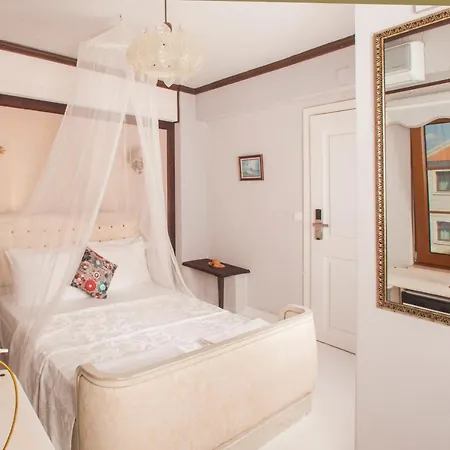 Iola 4* Bozcaada