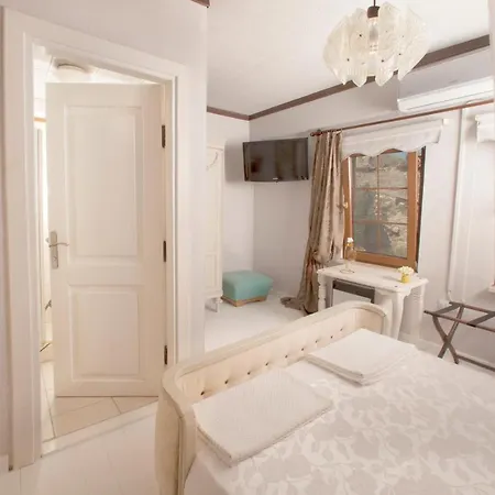 Ξενοδοχείο Iola 4*