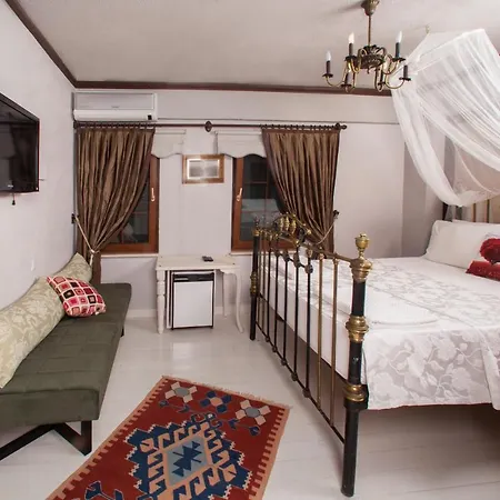 Iola Hotel Bozcaada
