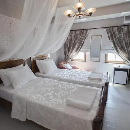 Iola Hotell